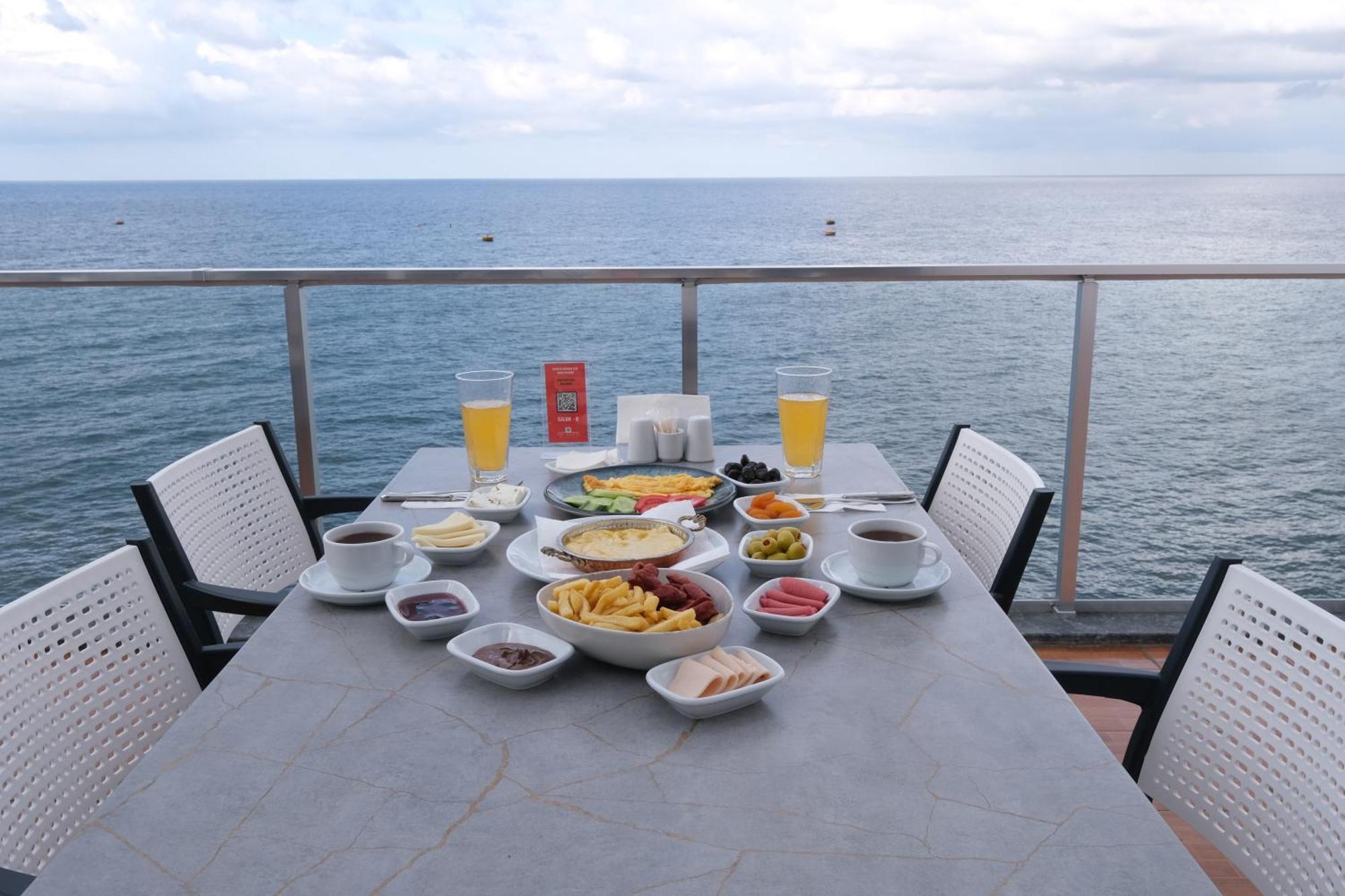 The Marine Hotel Trabzon Buitenkant foto
